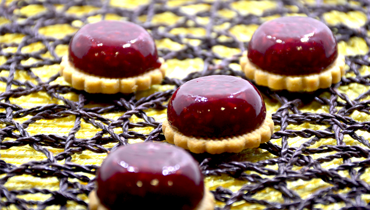 Breton shortbread with raspberry